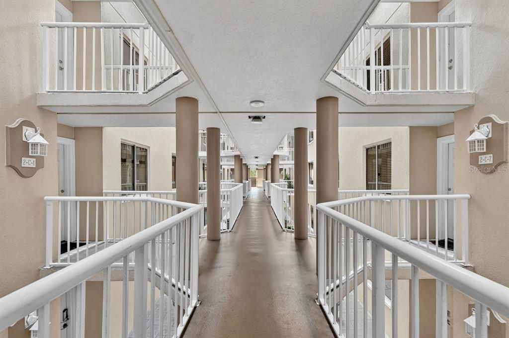 На продажу: $254,900 (2 спален, 2 ванн, 1400 Квадратных фут)