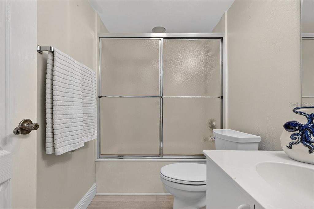 На продажу: $254,900 (2 спален, 2 ванн, 1400 Квадратных фут)