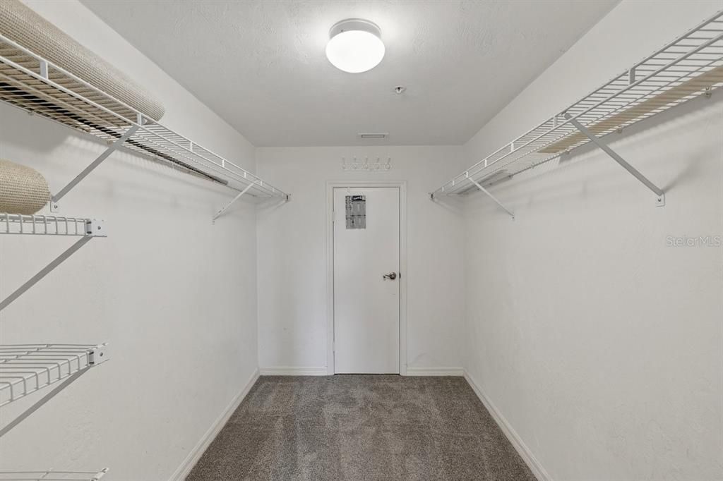 На продажу: $254,900 (2 спален, 2 ванн, 1400 Квадратных фут)