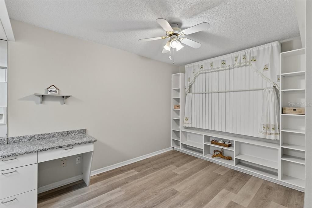 На продажу: $254,900 (2 спален, 2 ванн, 1400 Квадратных фут)