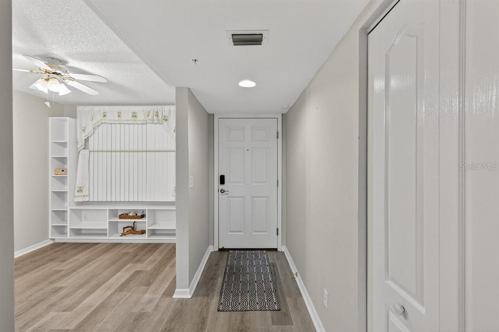 На продажу: $254,900 (2 спален, 2 ванн, 1400 Квадратных фут)