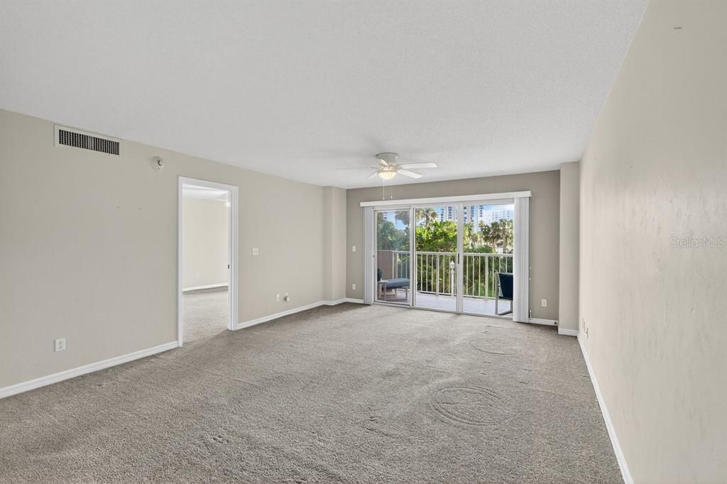 На продажу: $254,900 (2 спален, 2 ванн, 1400 Квадратных фут)