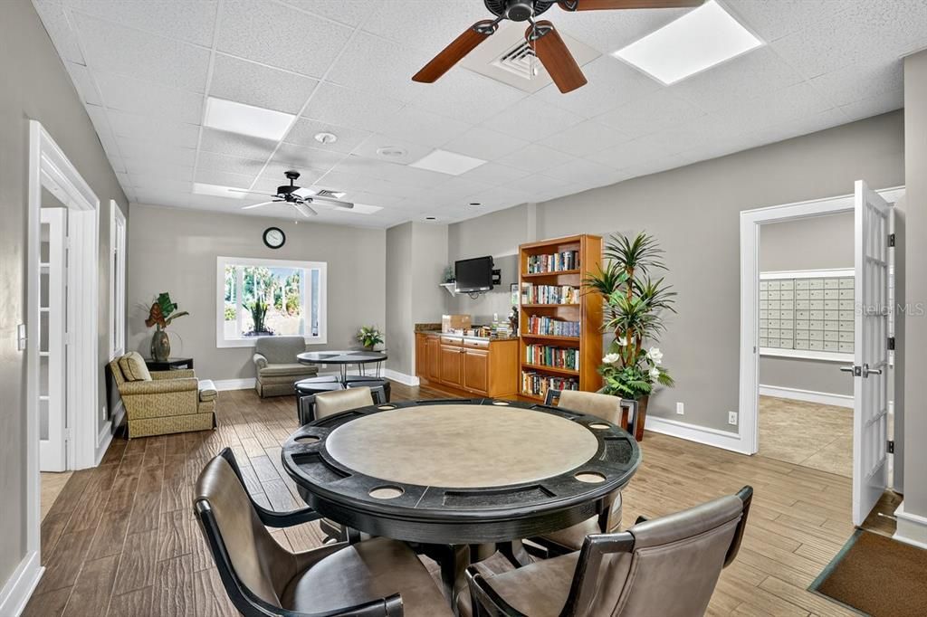 На продажу: $254,900 (2 спален, 2 ванн, 1400 Квадратных фут)