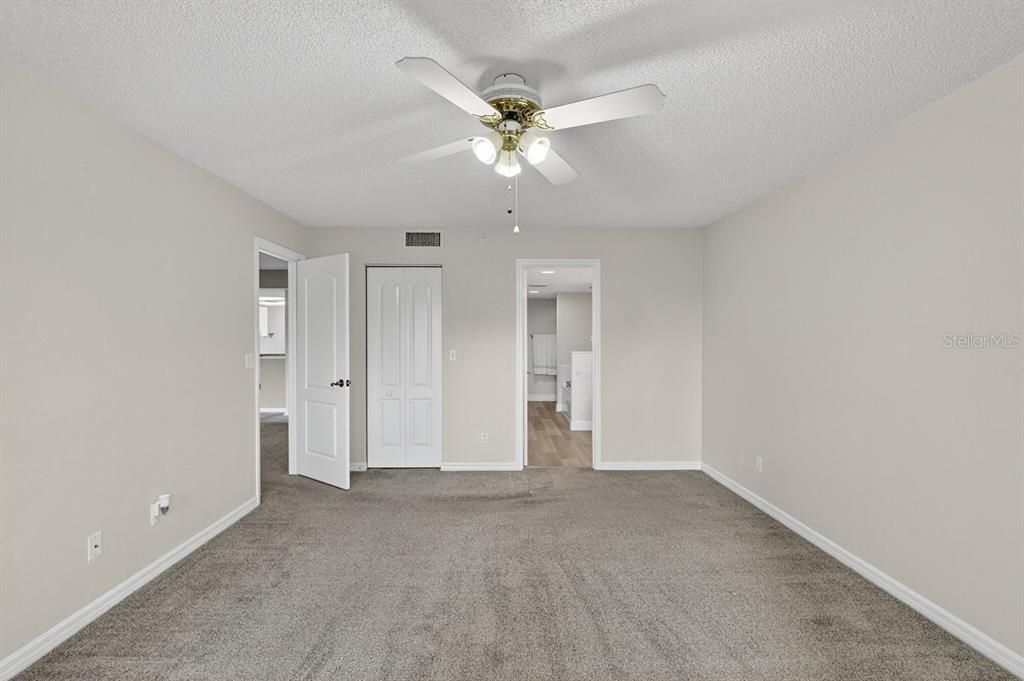 На продажу: $254,900 (2 спален, 2 ванн, 1400 Квадратных фут)