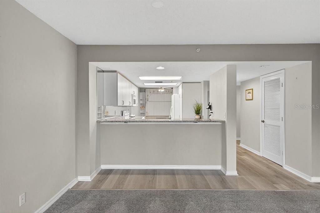 На продажу: $254,900 (2 спален, 2 ванн, 1400 Квадратных фут)