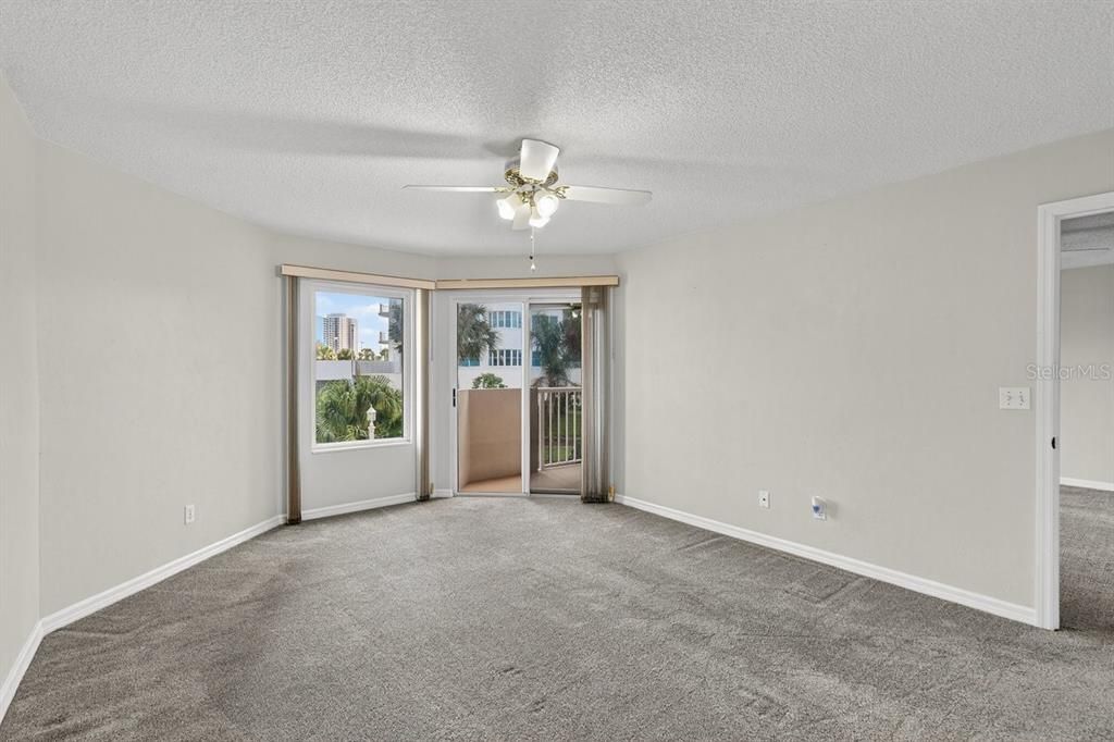 На продажу: $254,900 (2 спален, 2 ванн, 1400 Квадратных фут)