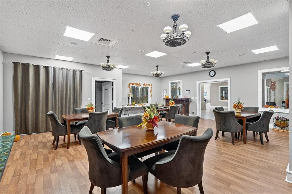 На продажу: $254,900 (2 спален, 2 ванн, 1400 Квадратных фут)