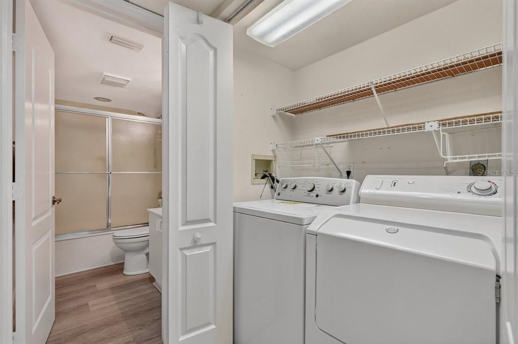 На продажу: $254,900 (2 спален, 2 ванн, 1400 Квадратных фут)