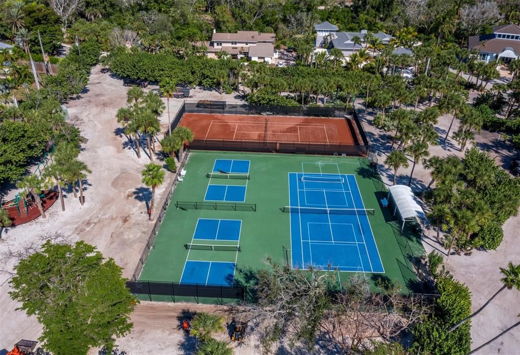 For Sale: $1,295,000 (0.70 acres)