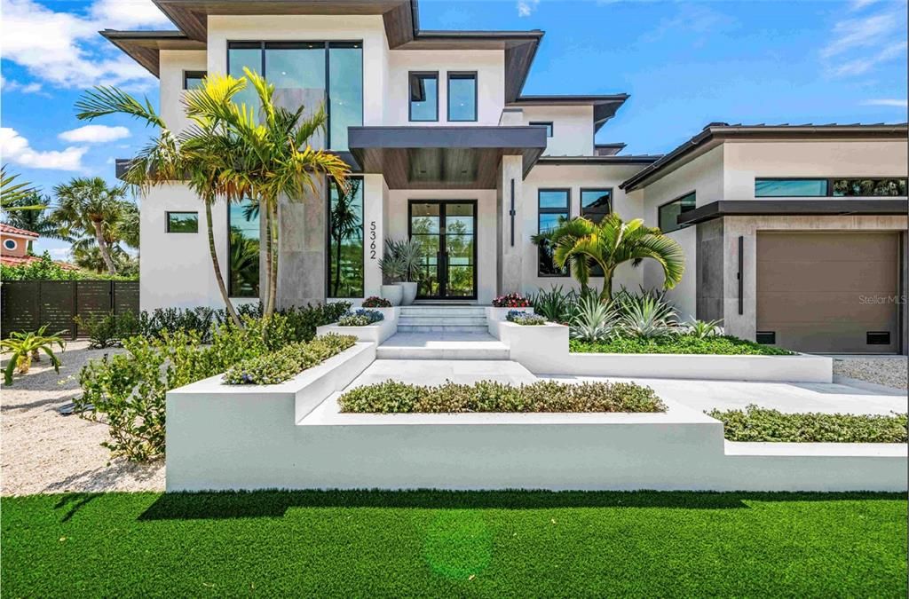 For Sale: $1,295,000 (0.70 acres)