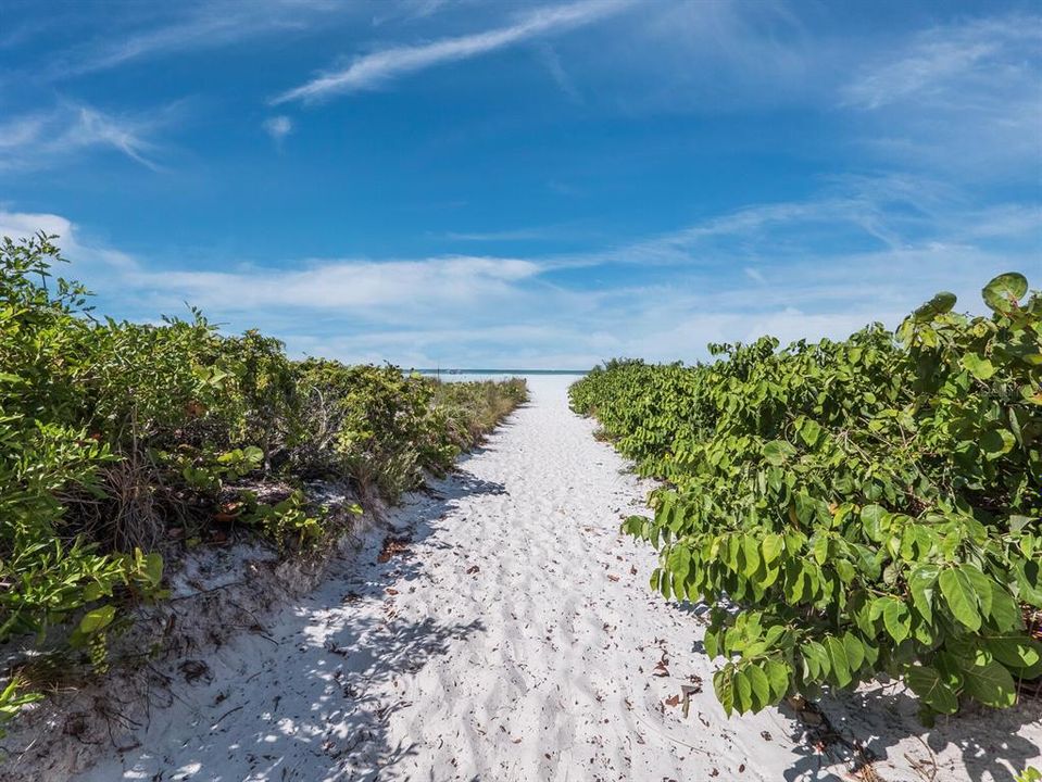 For Sale: $1,295,000 (0.70 acres)