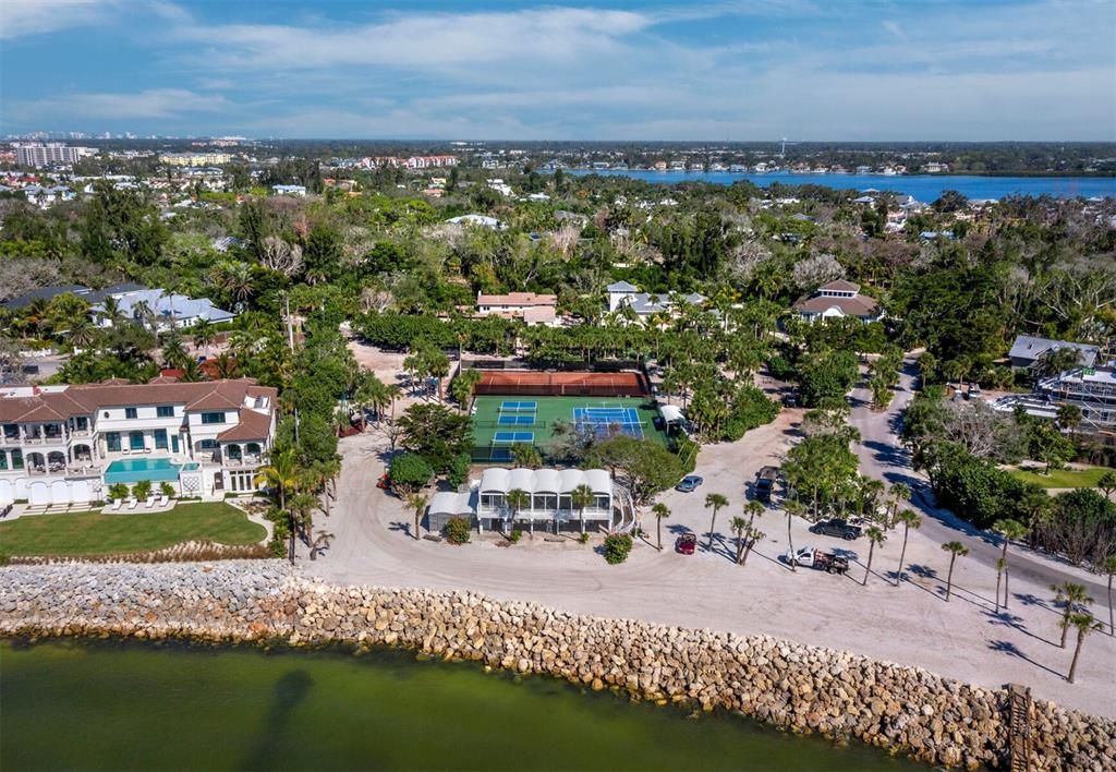 For Sale: $1,295,000 (0.70 acres)