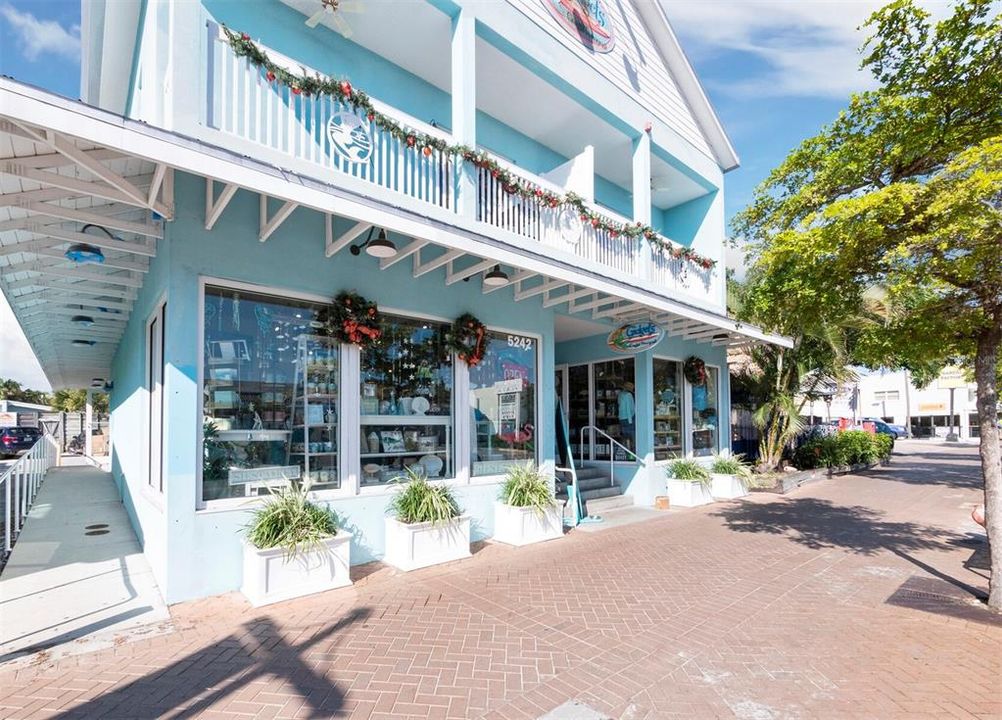 For Sale: $1,295,000 (0.70 acres)