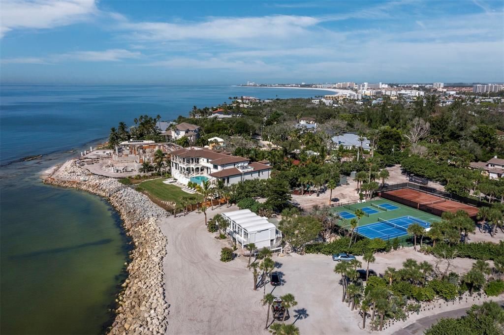 For Sale: $1,295,000 (0.70 acres)