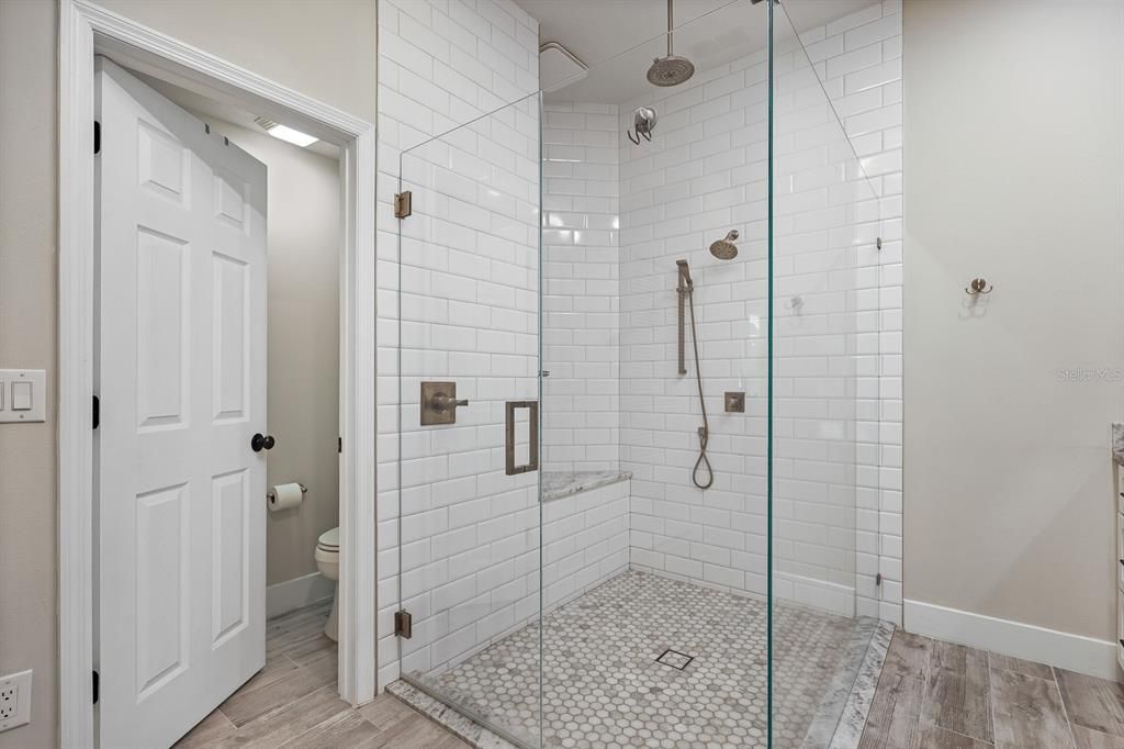 出租: $3,800 (5 贝兹, 3 浴室, 2547 平方英尺)