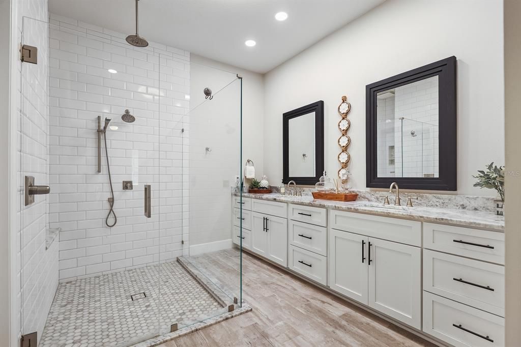 出租: $3,800 (5 贝兹, 3 浴室, 2547 平方英尺)