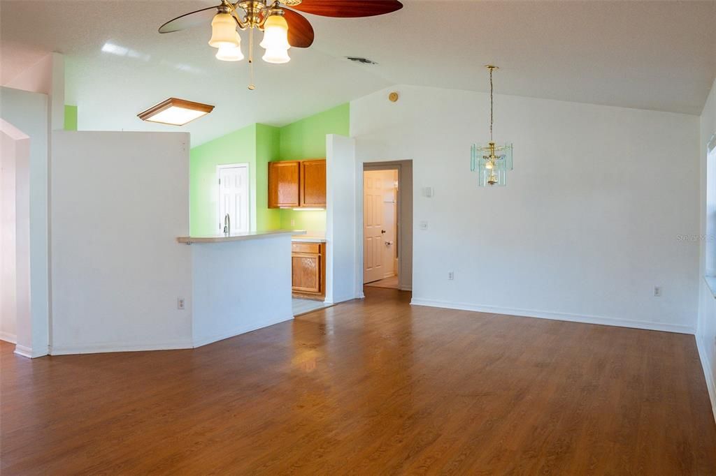 En Venta: $239,900 (3 camas, 2 baños, 1298 Pies cuadrados)