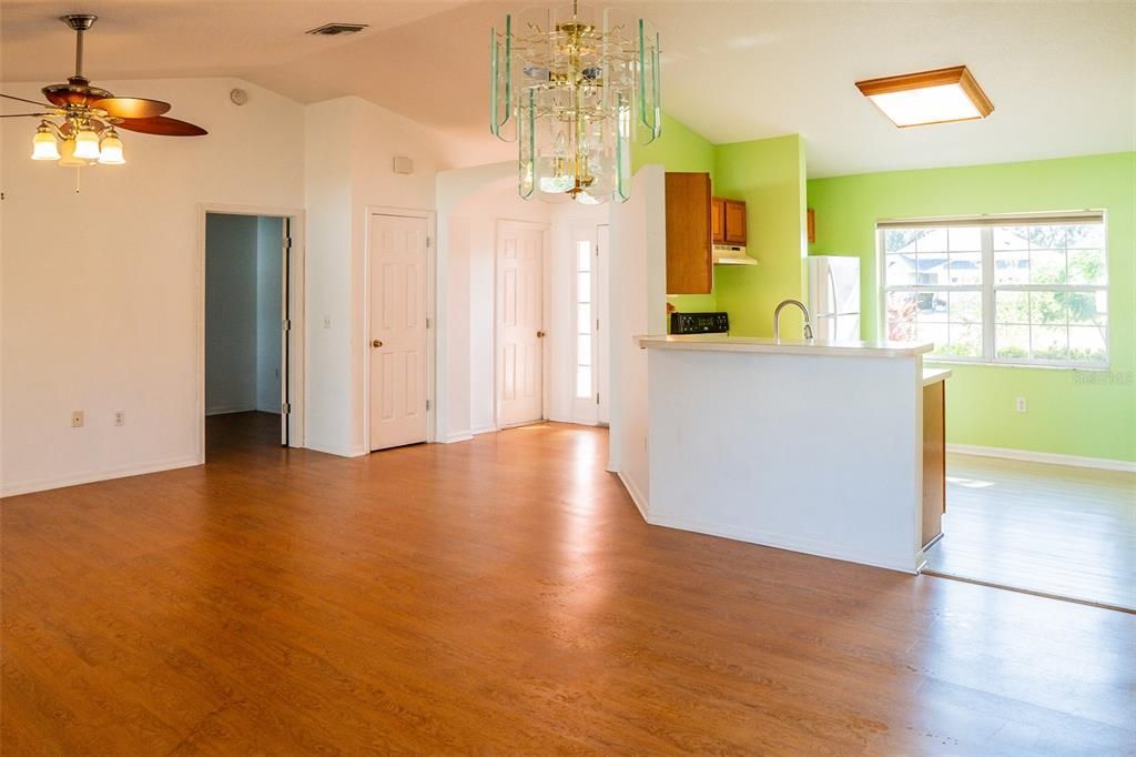 En Venta: $239,900 (3 camas, 2 baños, 1298 Pies cuadrados)