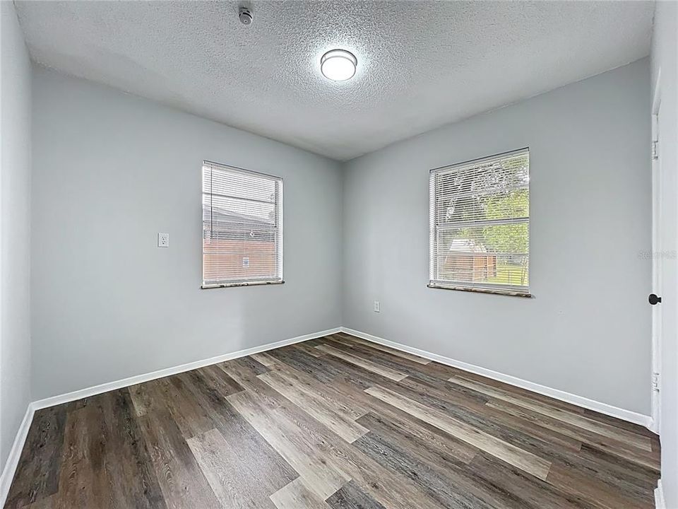 待售: $239,000 (3 贝兹, 1 浴室, 820 平方英尺)