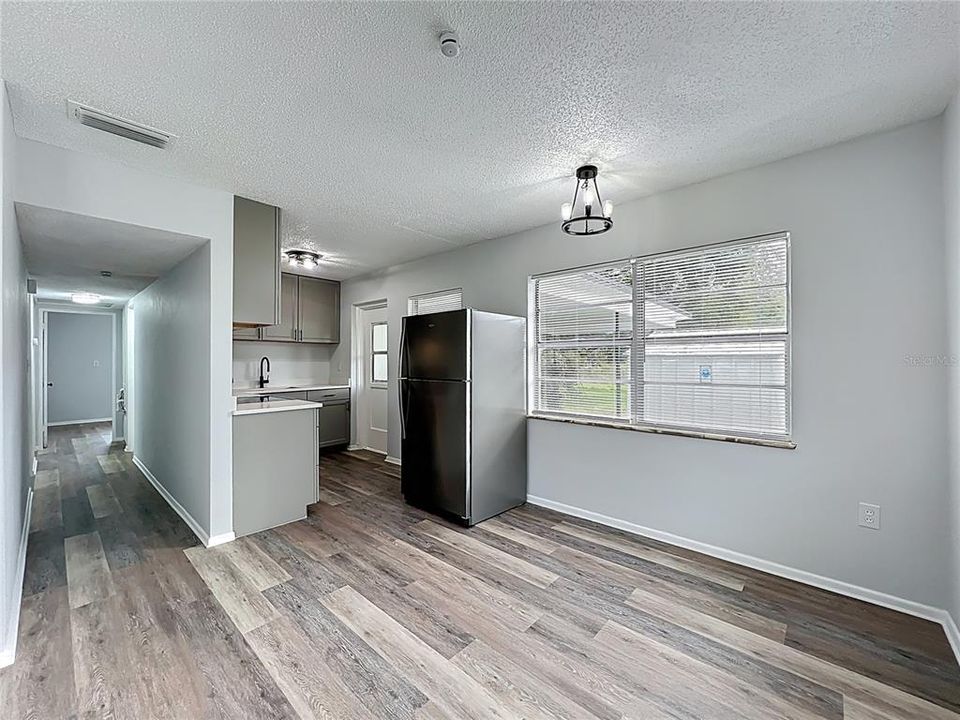 待售: $239,000 (3 贝兹, 1 浴室, 820 平方英尺)