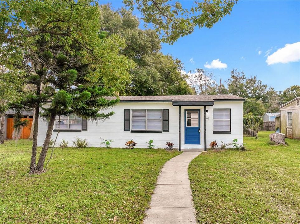 待售: $239,000 (3 贝兹, 1 浴室, 820 平方英尺)