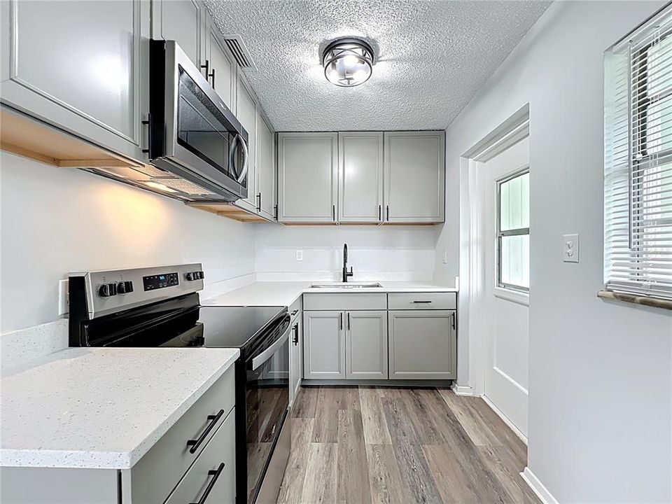 待售: $239,000 (3 贝兹, 1 浴室, 820 平方英尺)