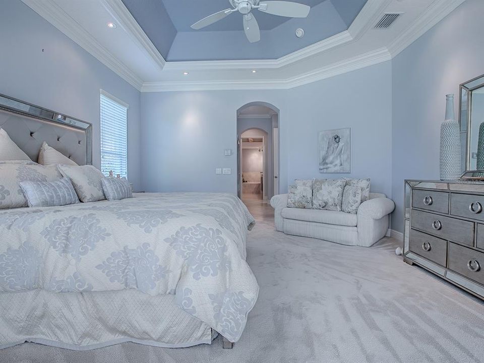 На продажу: $2,295,000 (5 спален, 2 ванн, 4702 Квадратных фут)