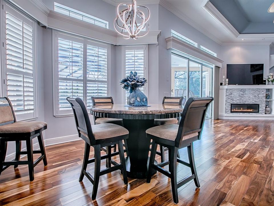 На продажу: $2,295,000 (5 спален, 2 ванн, 4702 Квадратных фут)