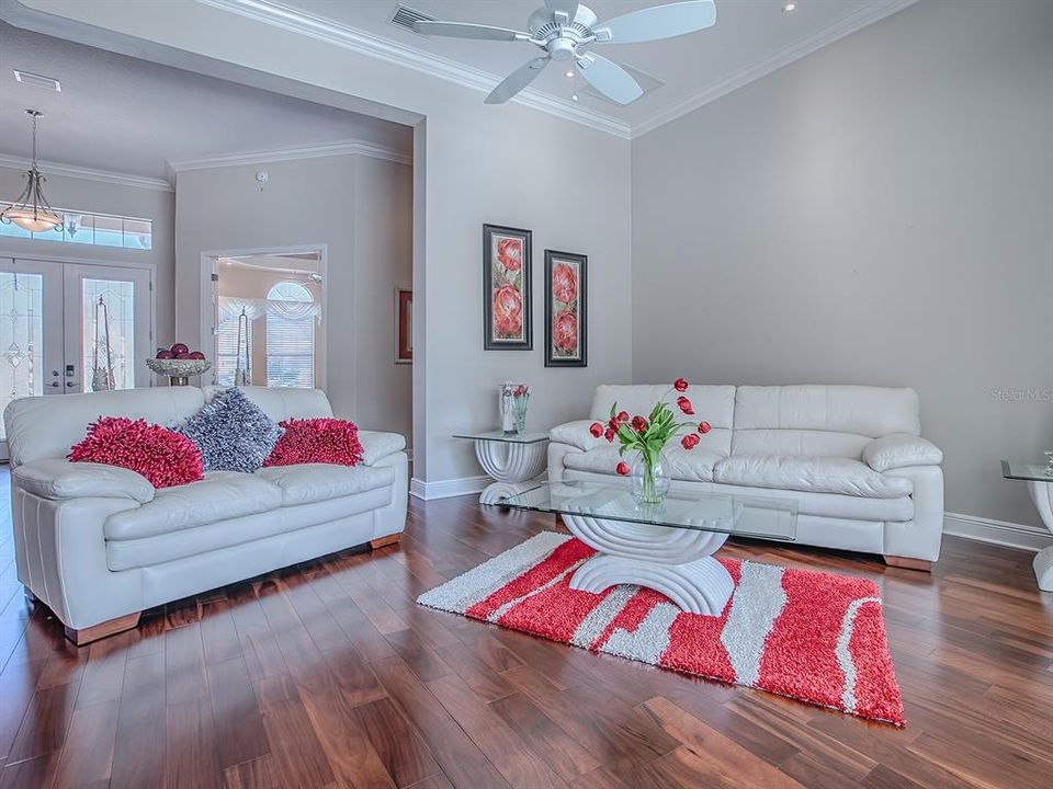 На продажу: $2,295,000 (5 спален, 2 ванн, 4702 Квадратных фут)