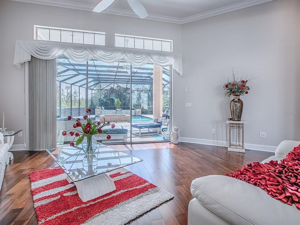 На продажу: $2,295,000 (5 спален, 2 ванн, 4702 Квадратных фут)