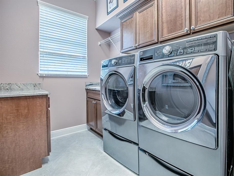 На продажу: $2,295,000 (5 спален, 2 ванн, 4702 Квадратных фут)