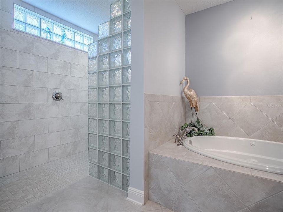 На продажу: $2,295,000 (5 спален, 2 ванн, 4702 Квадратных фут)