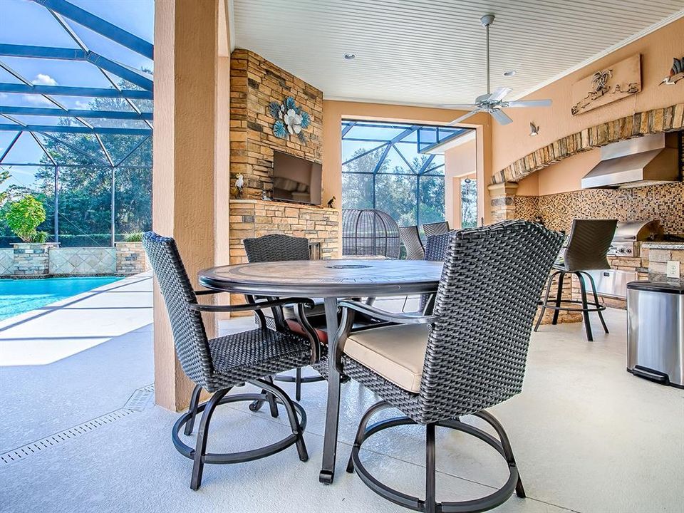 На продажу: $2,295,000 (5 спален, 2 ванн, 4702 Квадратных фут)