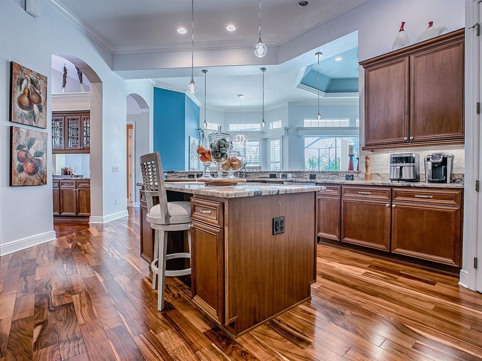 На продажу: $2,295,000 (5 спален, 2 ванн, 4702 Квадратных фут)