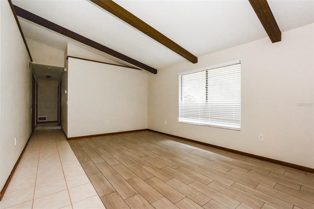 出租: $1,990 (3 贝兹, 2 浴室, 1320 平方英尺)