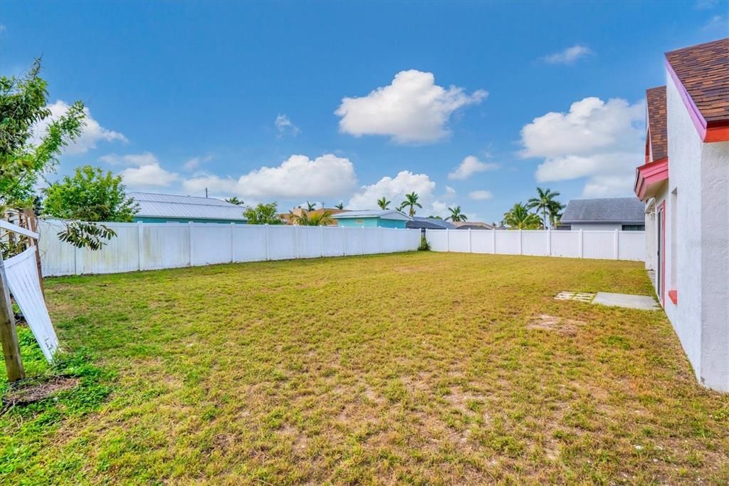 На продажу: $299,000 (3 спален, 2 ванн, 2448 Квадратных фут)