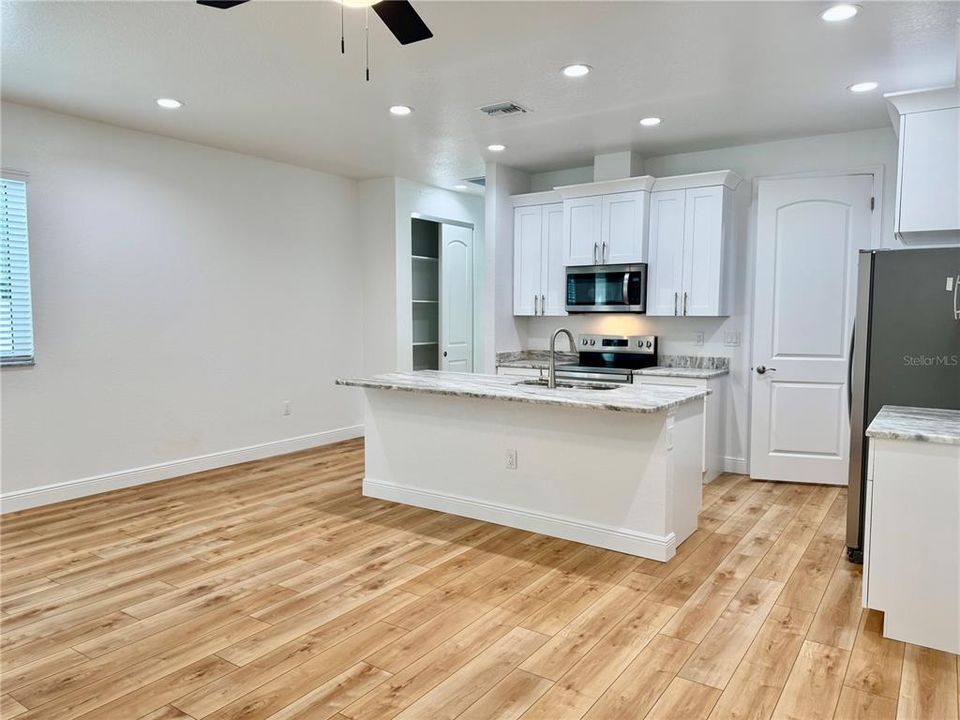 待售: $799,000 (4 贝兹, 0 浴室, 2644 平方英尺)