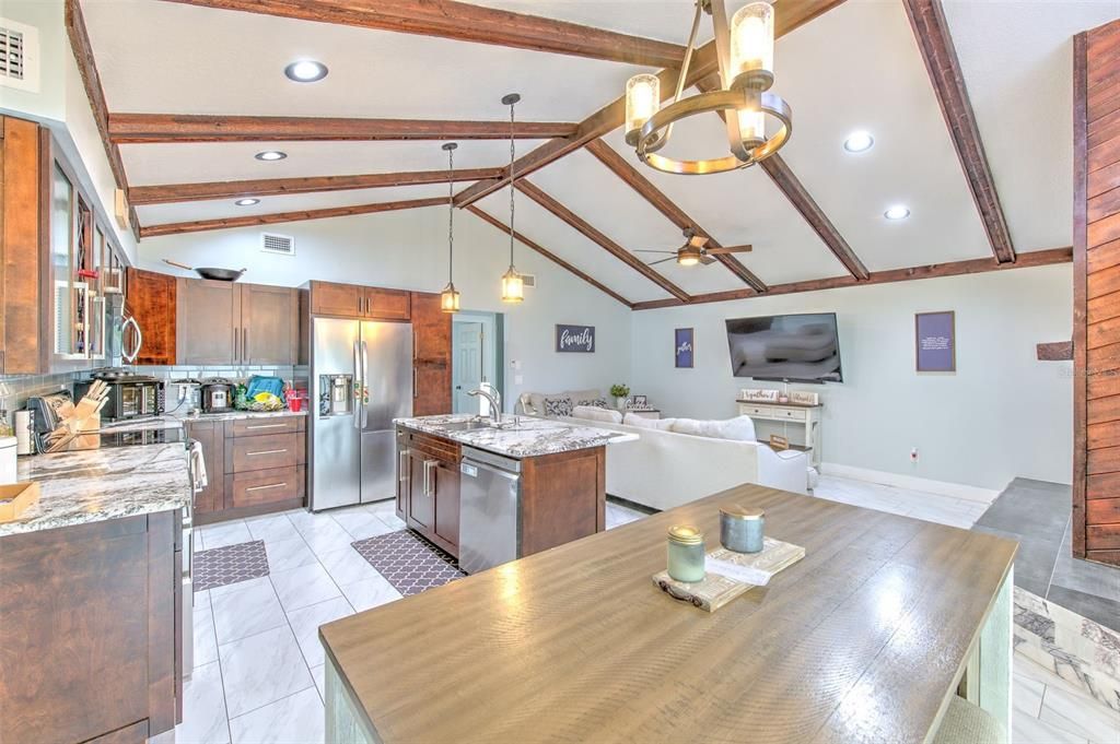 En Renta: $2,800 (4 camas, 2 baños, 2110 Pies cuadrados)