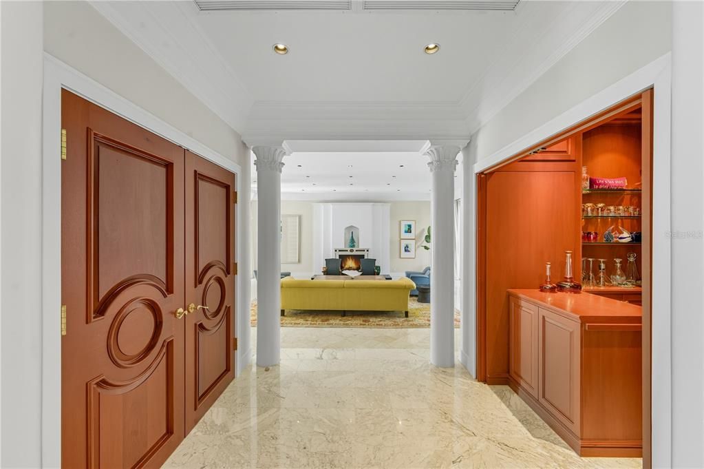 待售: $22,000,000 (5 贝兹, 7 浴室, 8560 平方英尺)