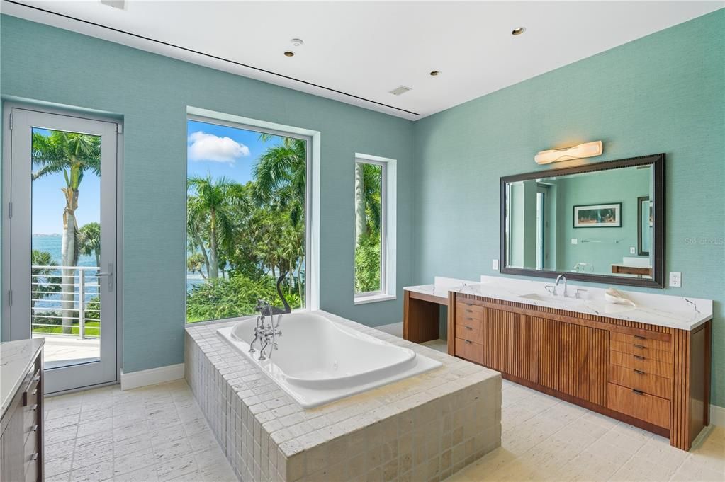 待售: $22,000,000 (5 贝兹, 7 浴室, 8560 平方英尺)