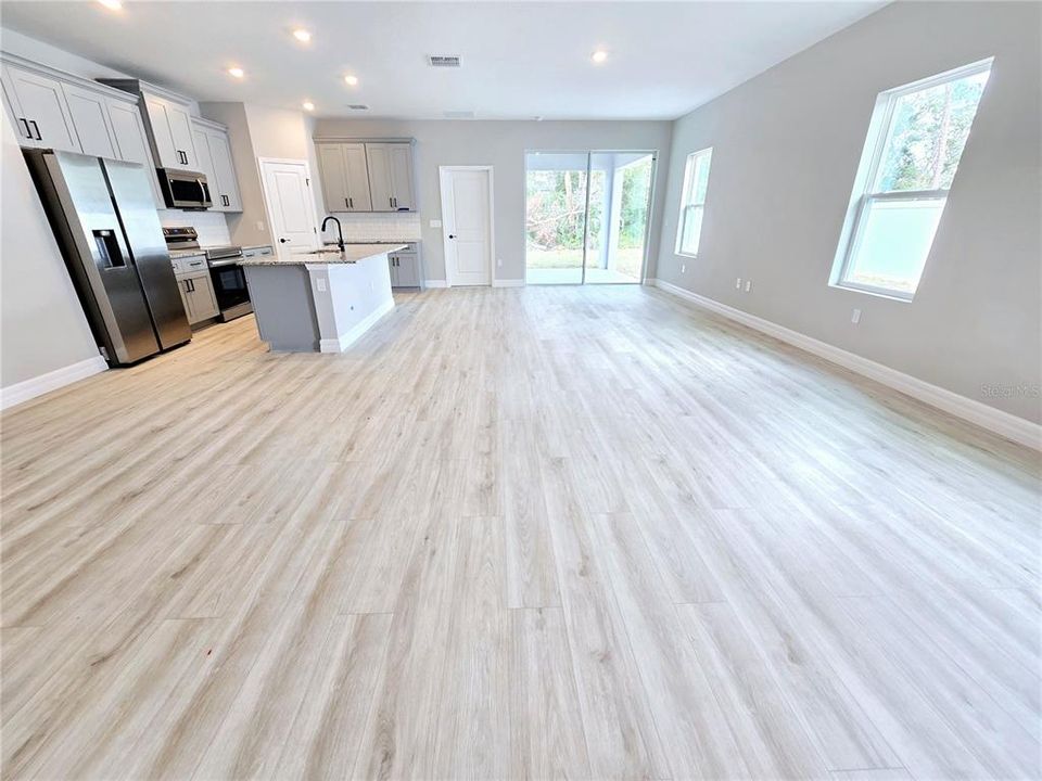 For Sale: $349,000 (4 beds, 3 baths, 1990 Square Feet)