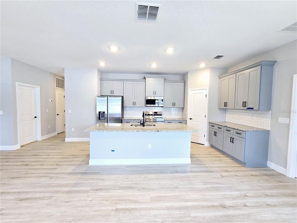 For Sale: $349,000 (4 beds, 3 baths, 1990 Square Feet)