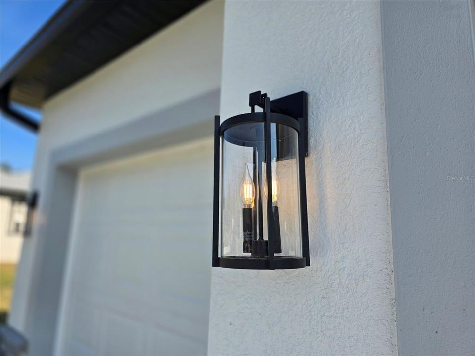 For Sale: $349,000 (4 beds, 3 baths, 1990 Square Feet)