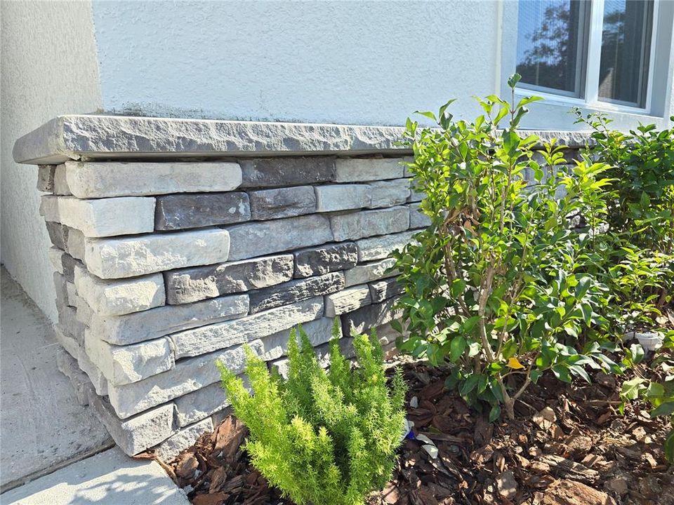 For Sale: $349,000 (4 beds, 3 baths, 1990 Square Feet)