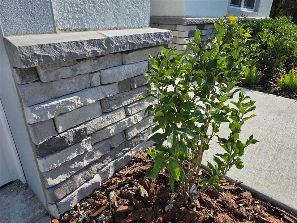 For Sale: $349,000 (4 beds, 3 baths, 1990 Square Feet)