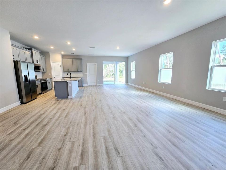 For Sale: $349,000 (4 beds, 3 baths, 1990 Square Feet)