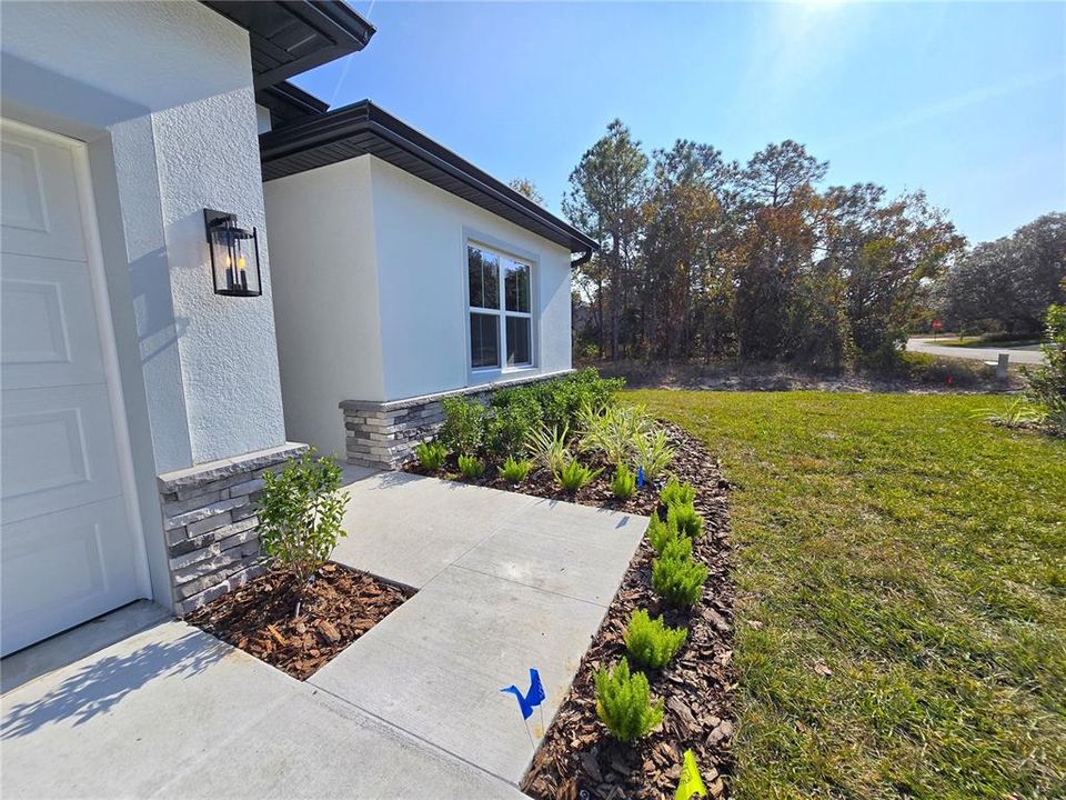 For Sale: $349,000 (4 beds, 3 baths, 1990 Square Feet)