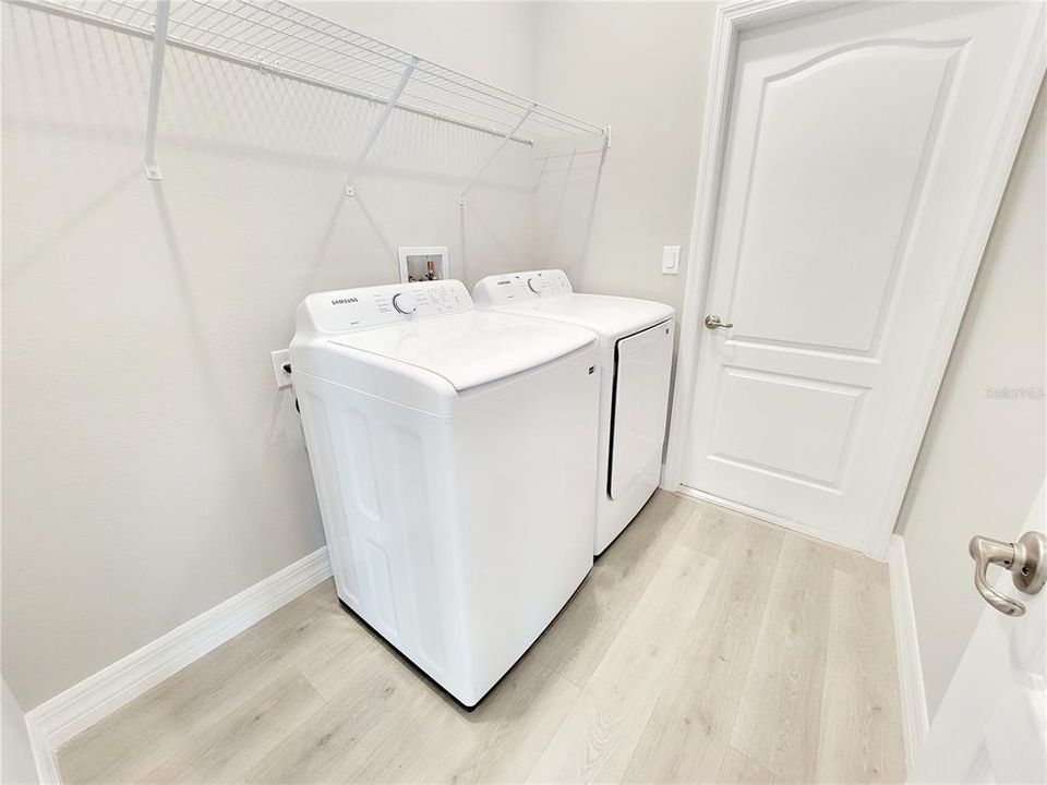 For Sale: $349,000 (4 beds, 3 baths, 1990 Square Feet)