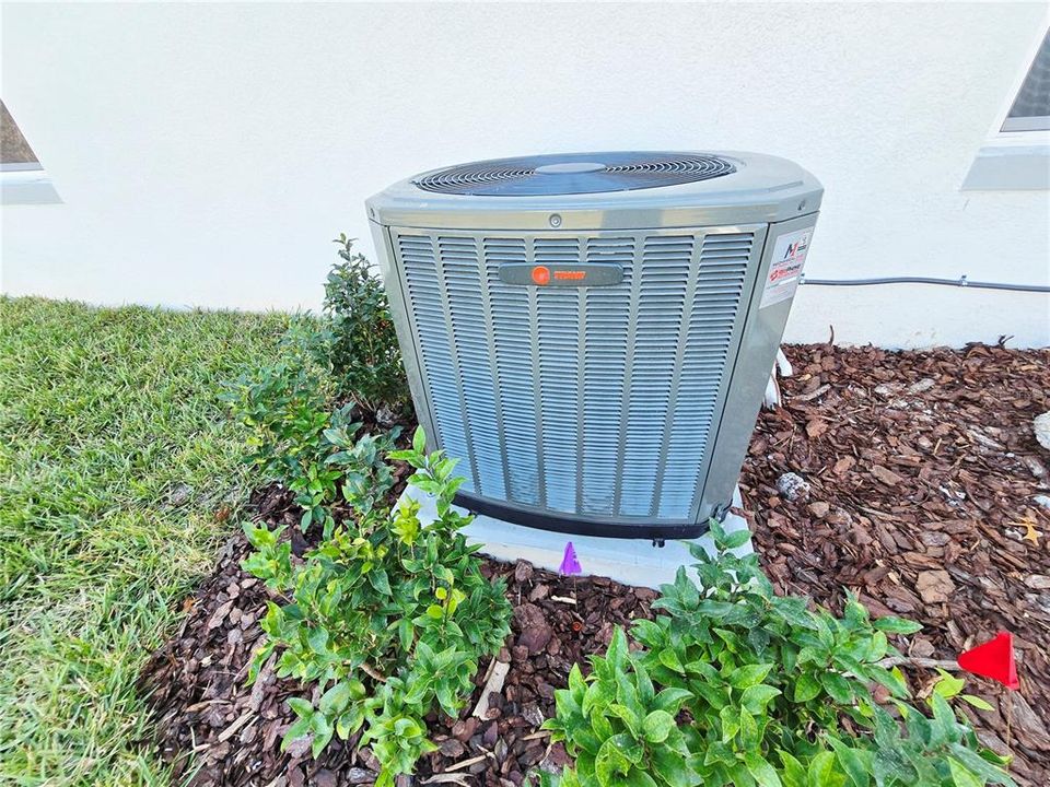 For Sale: $349,000 (4 beds, 3 baths, 1990 Square Feet)