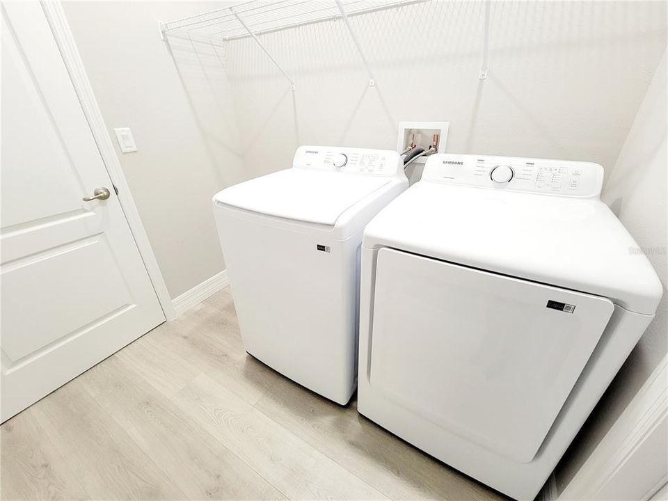 For Sale: $349,000 (4 beds, 3 baths, 1990 Square Feet)